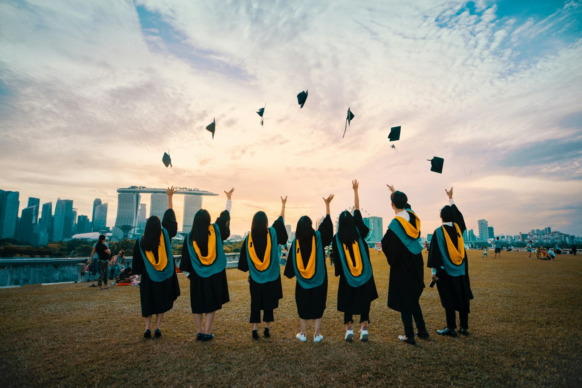 Learning with expert tutors