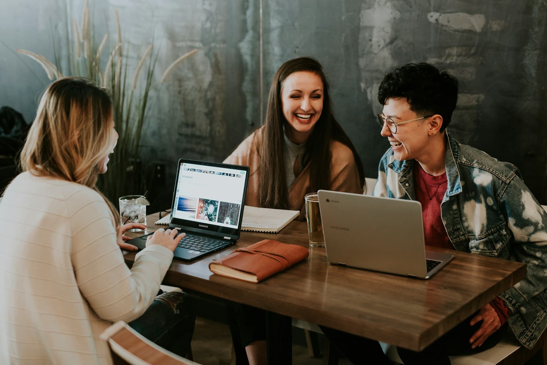 Learning with expert tutors